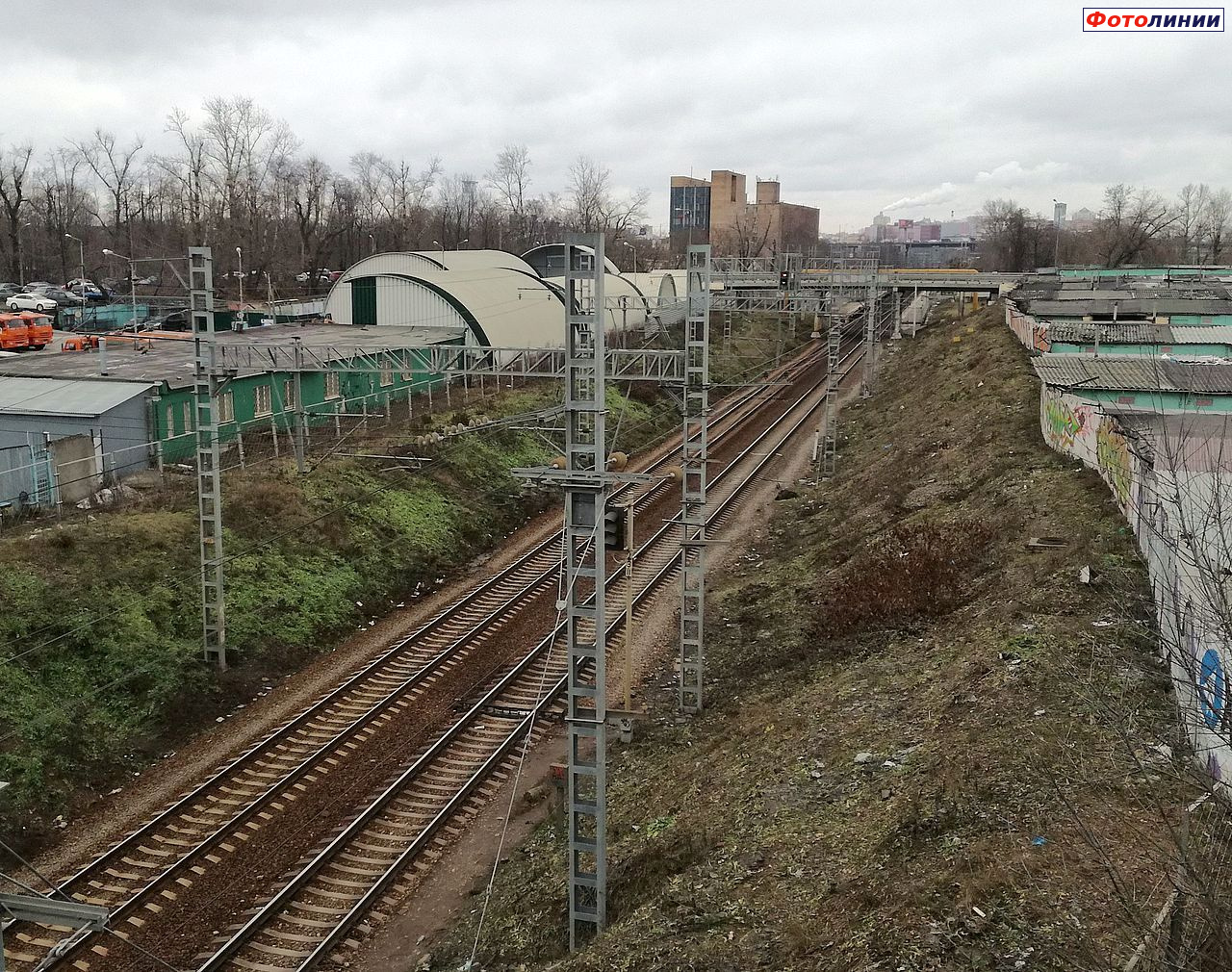 Вид на первую и вторую платформы в сторону Ленинградского вокзала