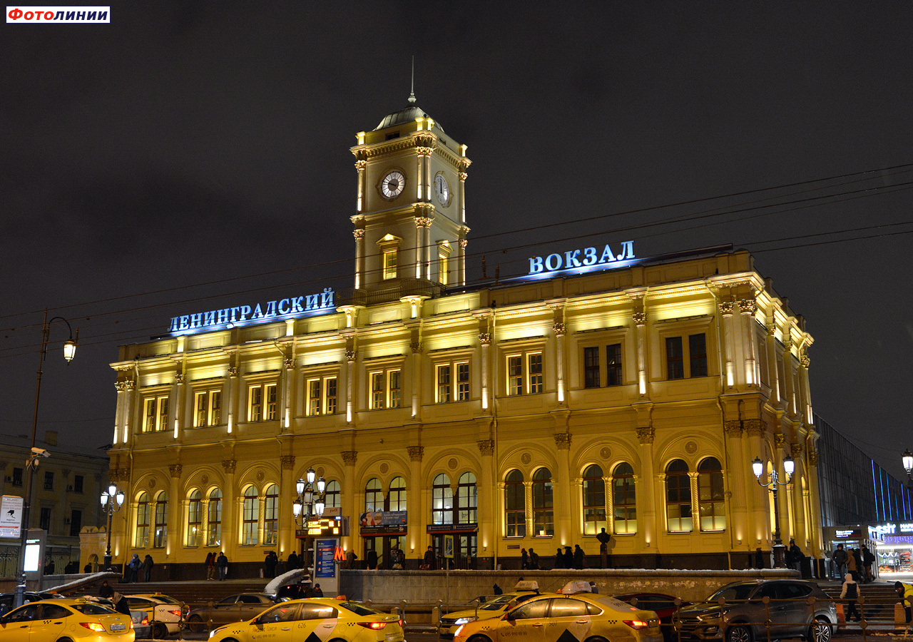 Ленинградский вокзал, вид с площади