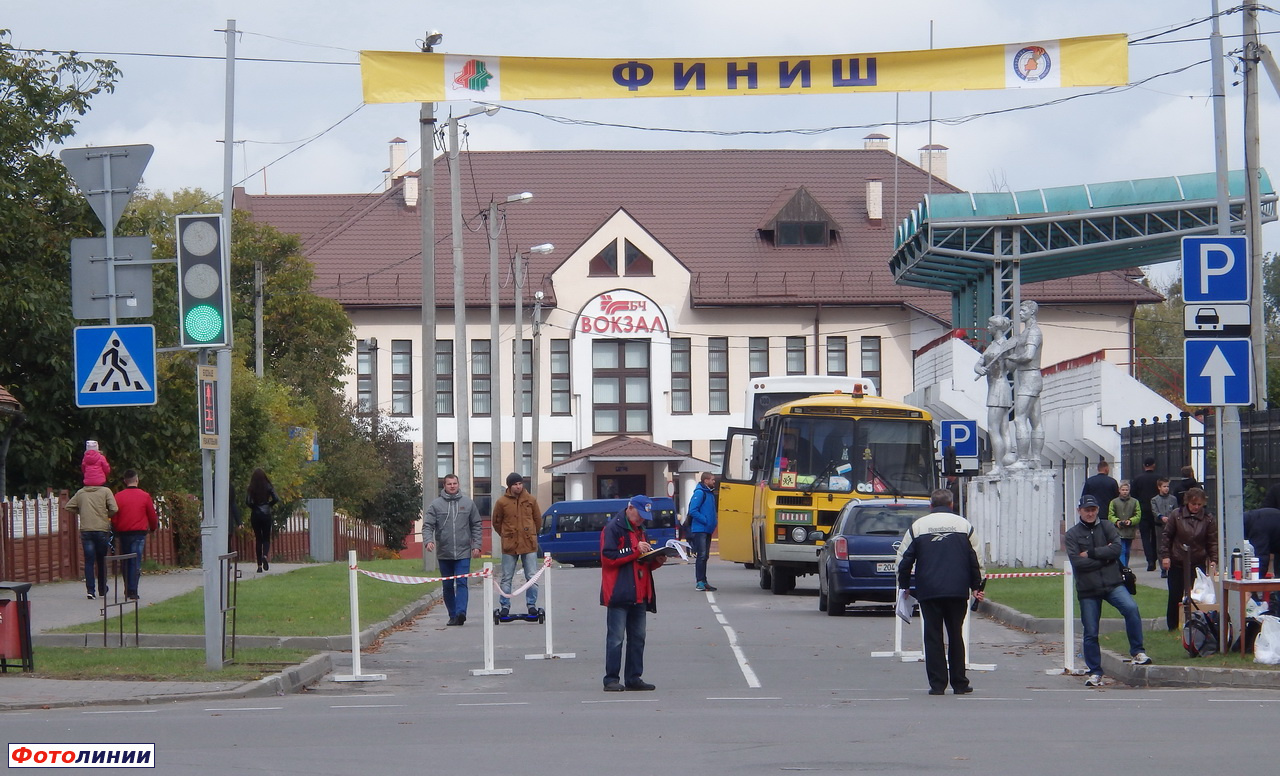 Вид на здание станции с центральной площади города