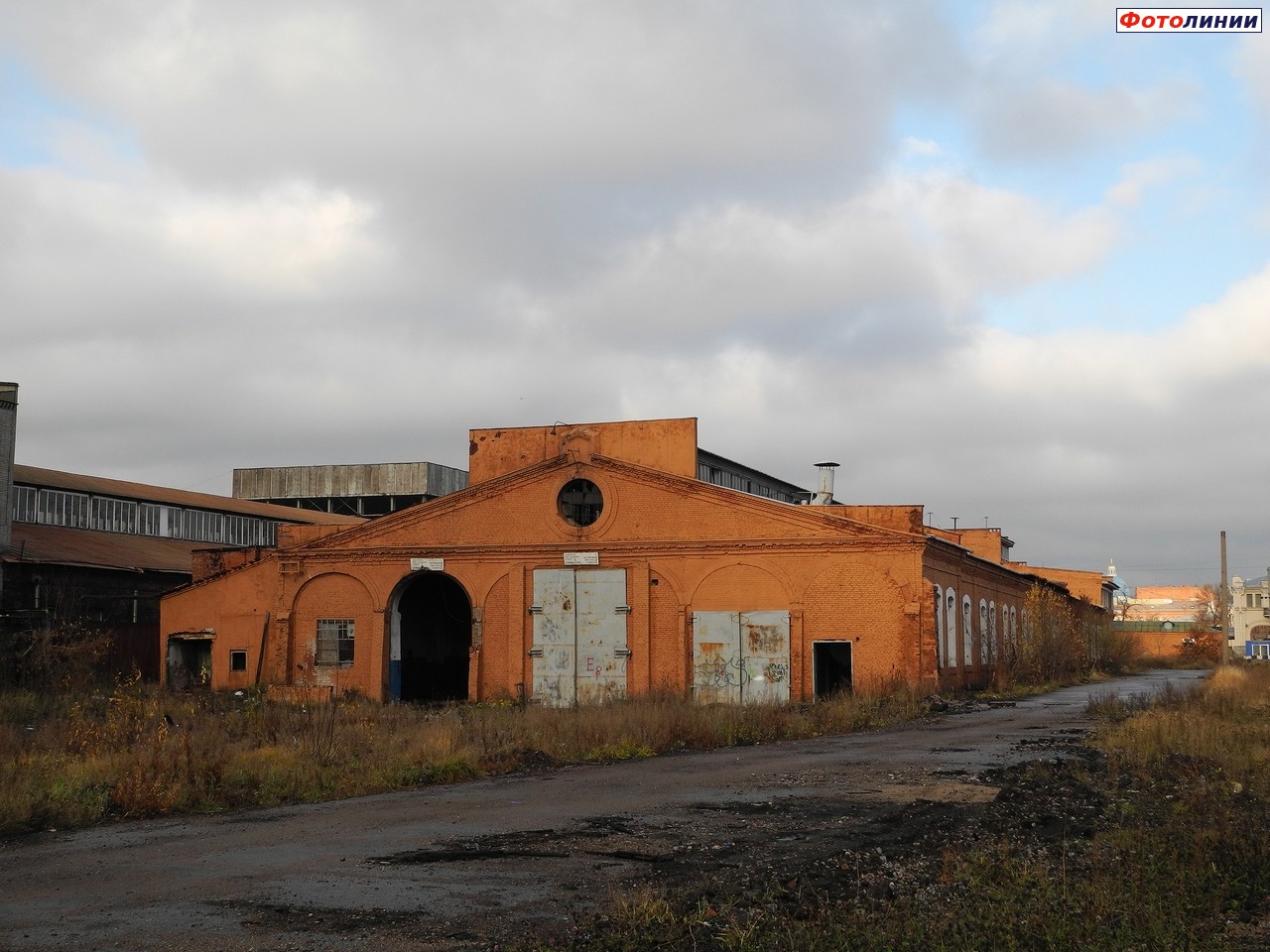 Заброшенный цех бывшего локомотивного депо ТЧ-14