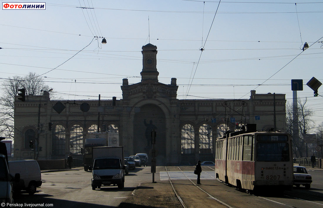 Здание бывшего Варшавского вокзала во время реконструкции