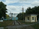 станция Шпичкино: Ворота и переезд подъездного пути в сторону завода КЗТС