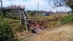 Разрушенный пролет моста через станцию после окончания боевых действий