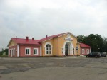 станция Янов-Полесский: Пассажирское здание, вид со стороны привокзальной площади