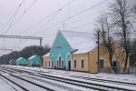 станция Озерище: Здание станции, хозяйственные постройки и туалет