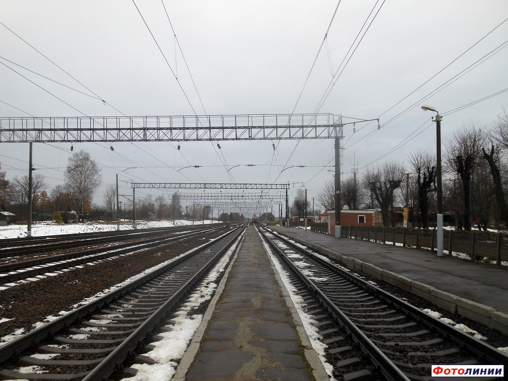Вид платформы в сторону Минска