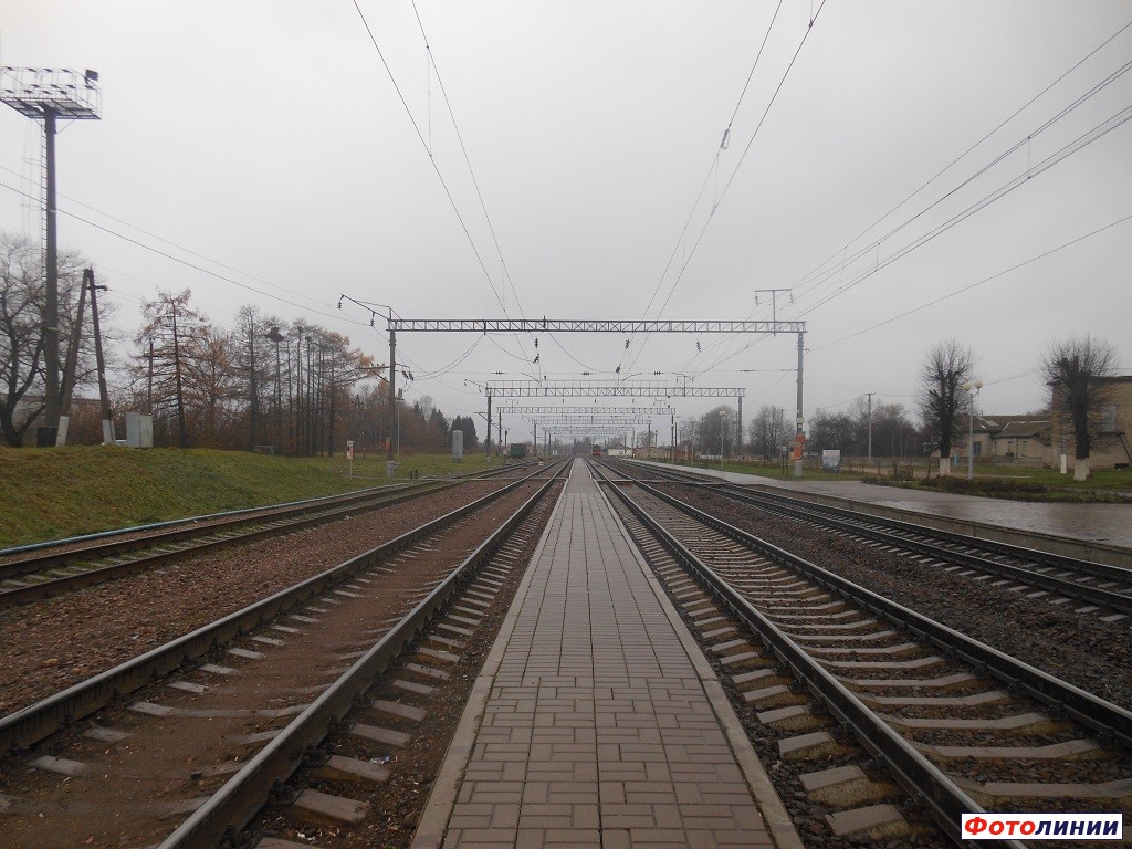 Вид второй платформы в сторону Минска