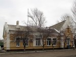 станция Макеевка: Пассажирское здание, вид с привокзальной площади
