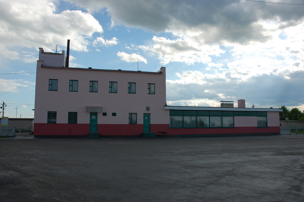 Вид здания станции с обратной стороны