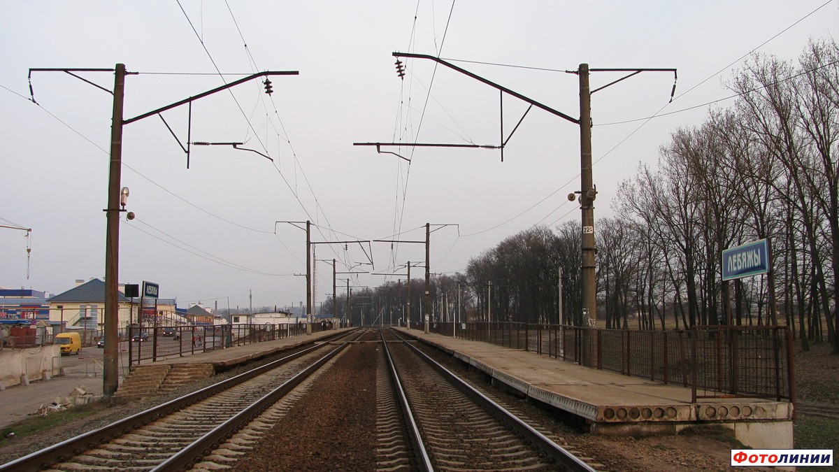 Вид платформ со стороны Жданович