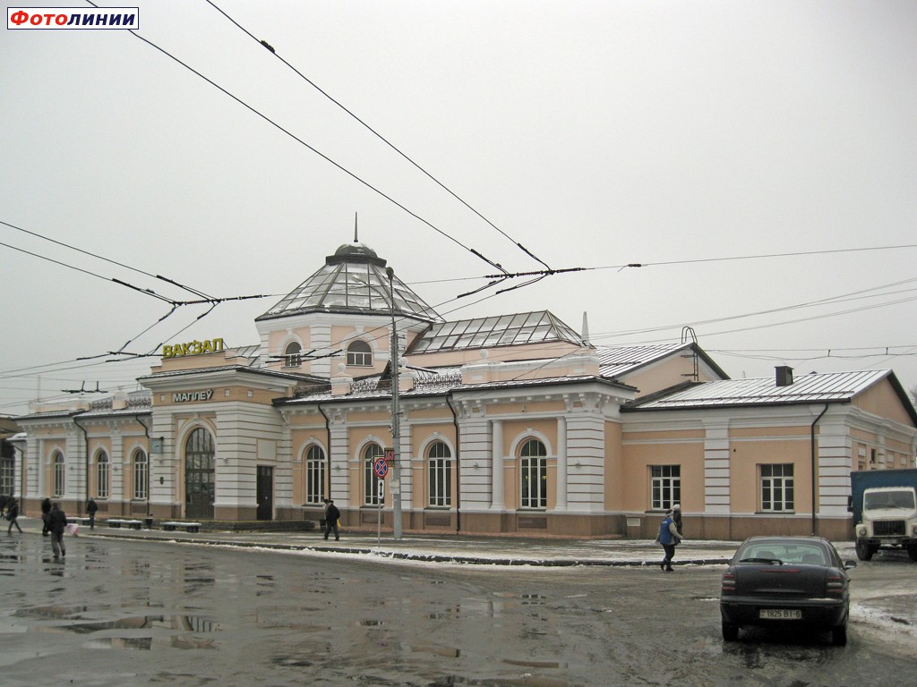 Вокзал, вид с привокзальной площади