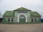 станция Борковичи: Вид на пассажирское здание со стороны деревни