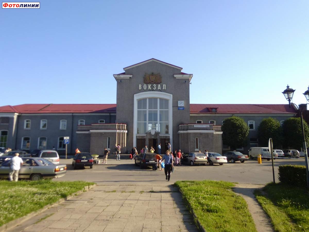 Здание станции со стороны города