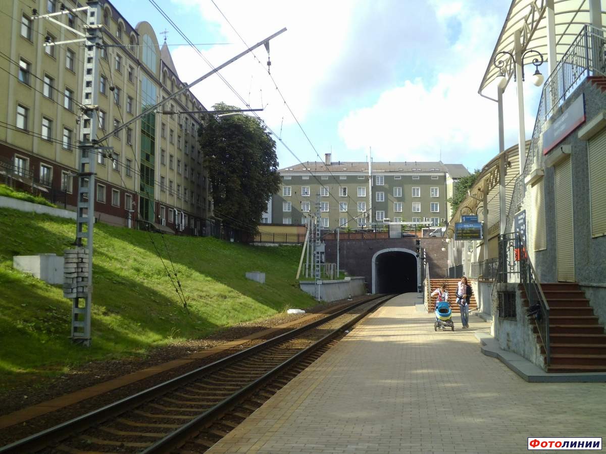 Платформа сквозного пути, вид в сторону Южного вокзала
