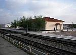 станция Мустакиллик: Пассажирское здание