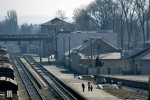 станция Бэлць-Слобозия: Вид вокзала и платформ с пешеходного моста