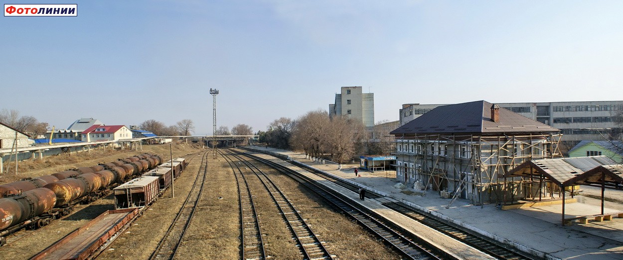 Вид станции в сторону Окницы с пешеходного моста