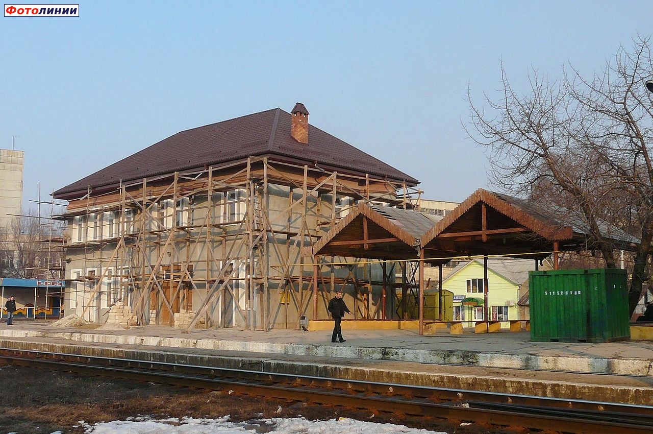 Вокзал станции во время реконструкции