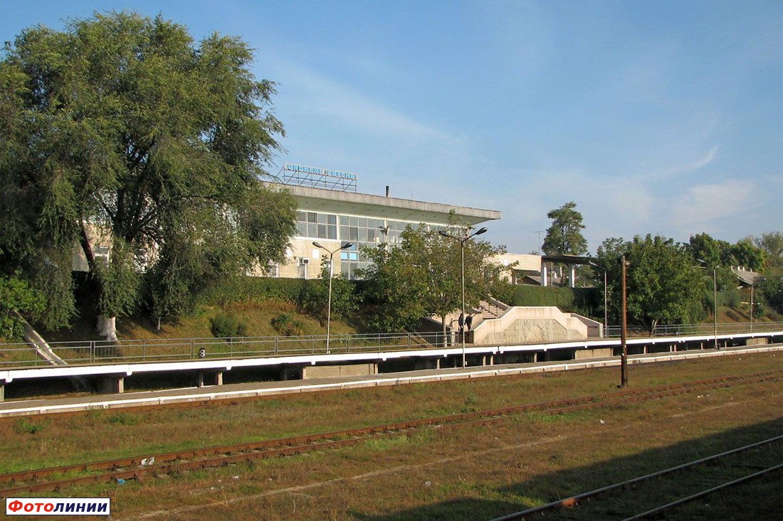Вокзал и пути станции