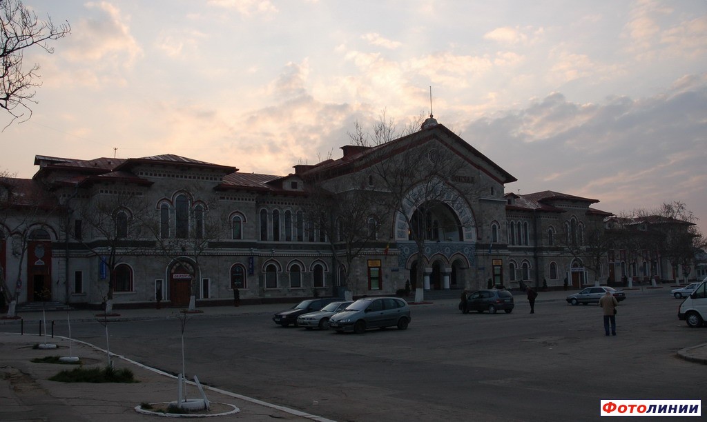 Вид вокзала из города