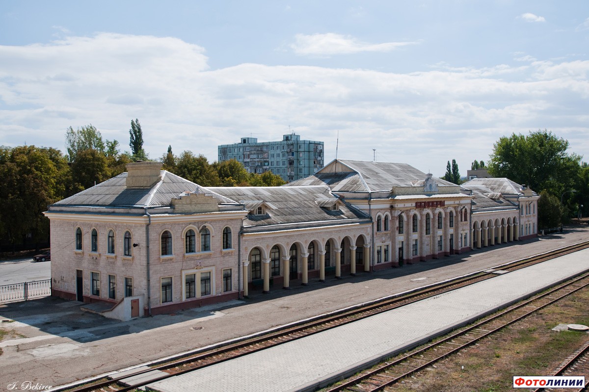 Вокзал и платформа
