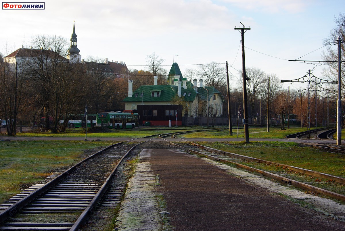 Бывшие пути отстоя и платформа, вид в сторону вокзала