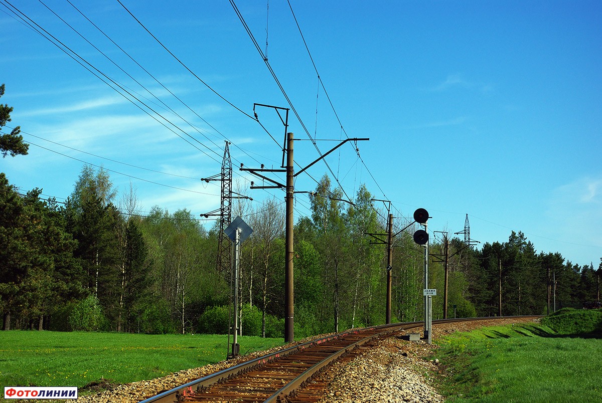 Входной светофор В и табличка "Граница станции"