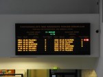 Табло отправления/прибытия поездов в центральном зале