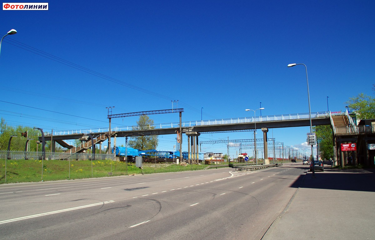 Пешеходный мост у платформ о.п. Юлемисте