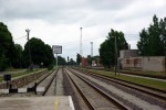 станция Тарту: Табличка "Остановка первого вагона" на первой платформе и грузовая платформа