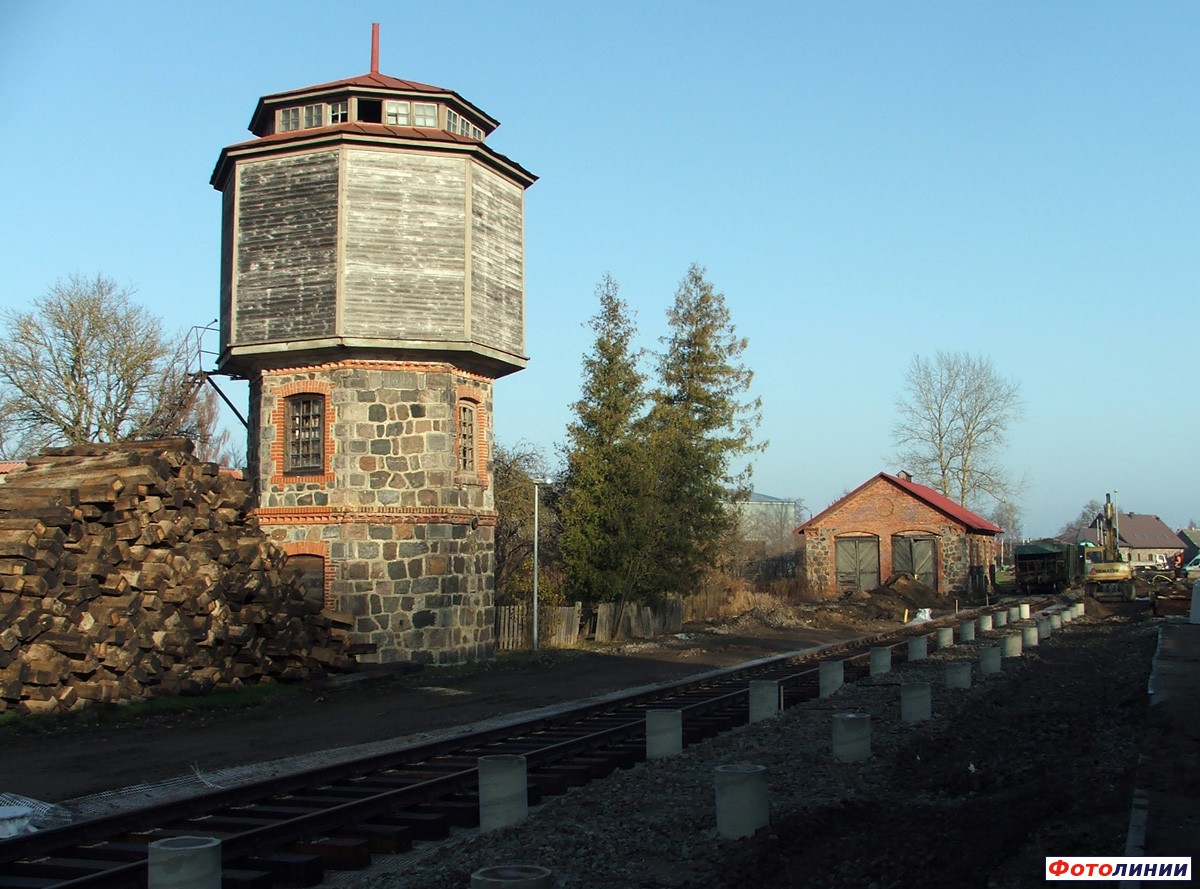 Водонапорная башня и узкоколейное паровозное депо