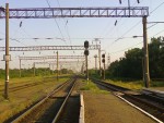 станция Кулиндорово: Вид с пассажирской платформы в сторону Одессы (на юг) и выходные светофоры станции