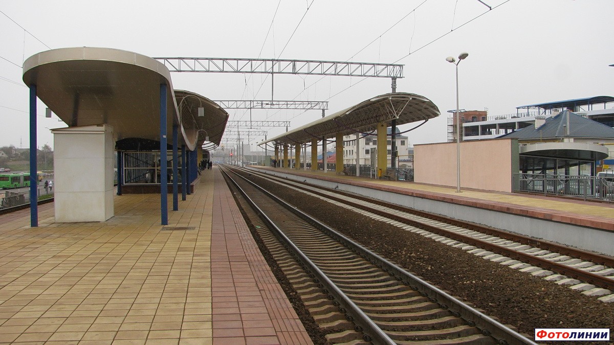 Вид с платформы в сторону Ждановичей