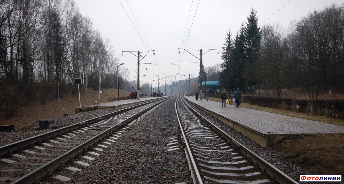 Вид платформ в сторону Минска