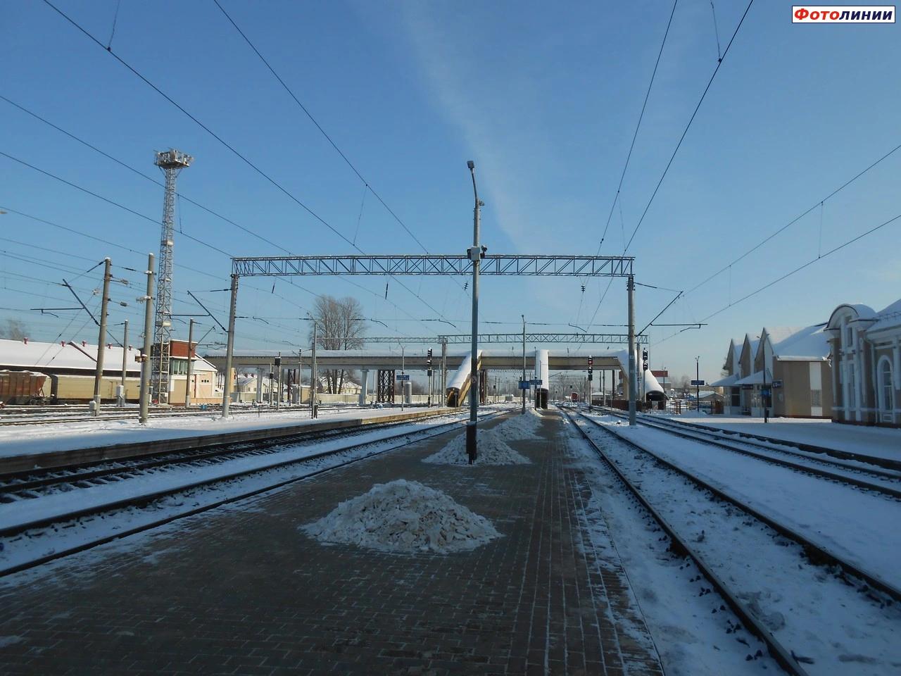 Вид со 2-й платформы в сторону Минска и Полоцка