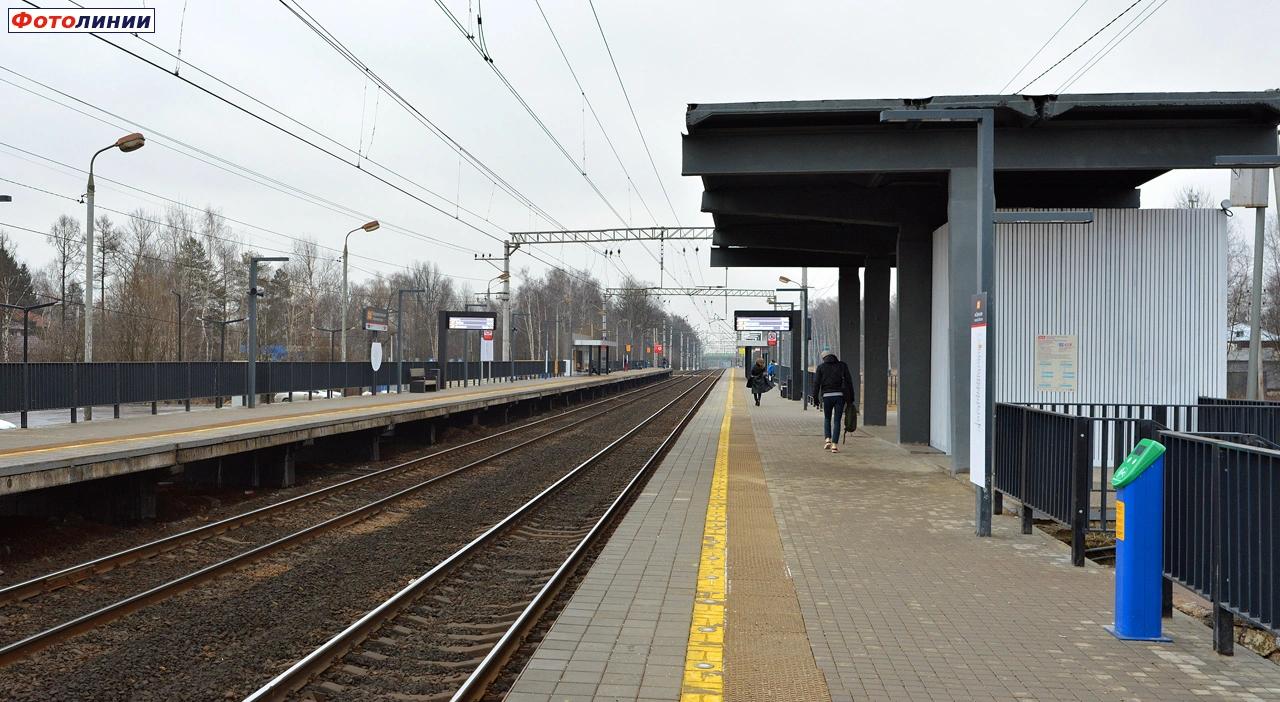 Вид в сторону Москвы с платформы № 1