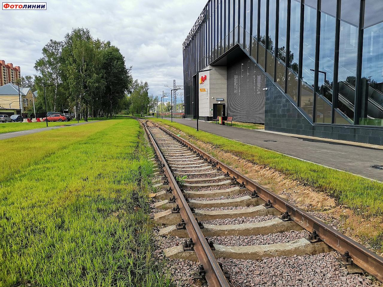 Подъездной путь к Долгопрудненскому научно-производственному предприятию вблизи платформы Новодачная, вид в сторону тупиков