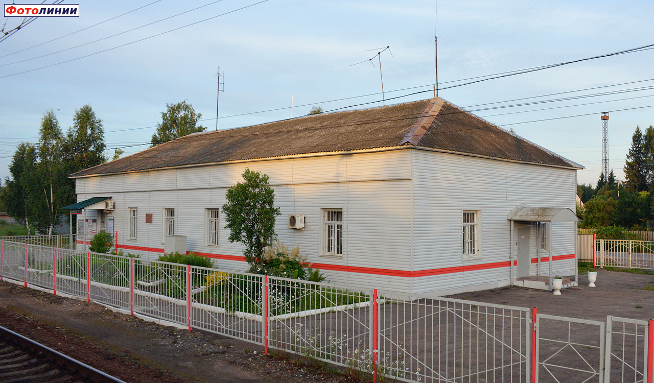 Здание станции с пригородной кассой