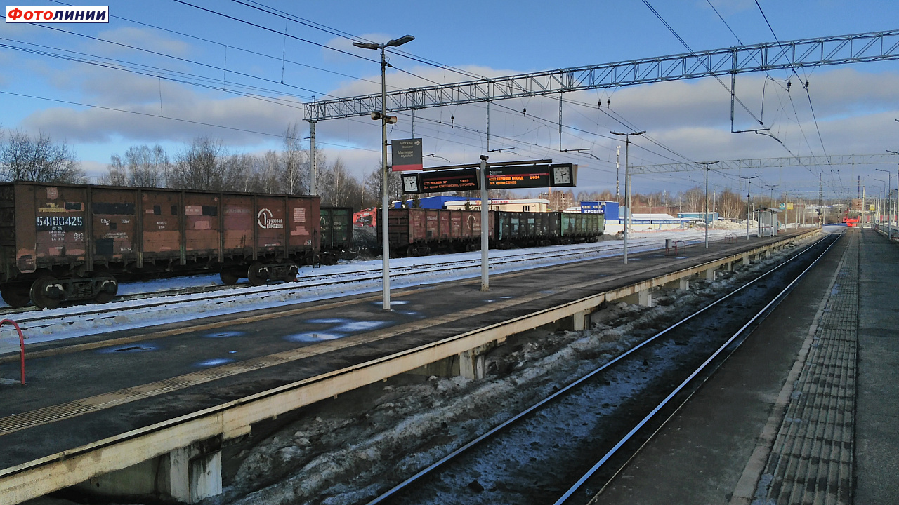 Вид на первую платформу и в сторону Александрова