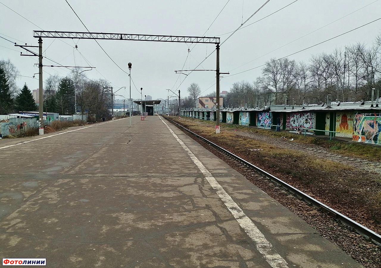 Вид с платформы Фрязинского направления в сторону Мытищ
