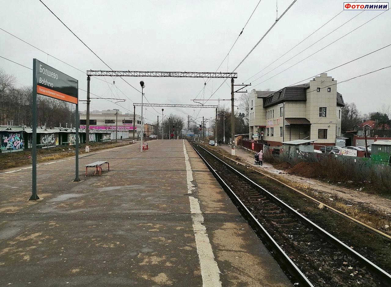 Вид с платформы Фрязинского направления в сторону ст. Фрязино