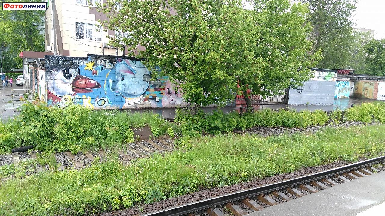 Граффити у платформы фрязинского направления