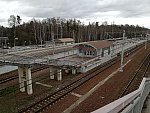 станция Железнодорожная: Турникетные павильоны на третьей и четвёртой платформах, вид в чётном направлении