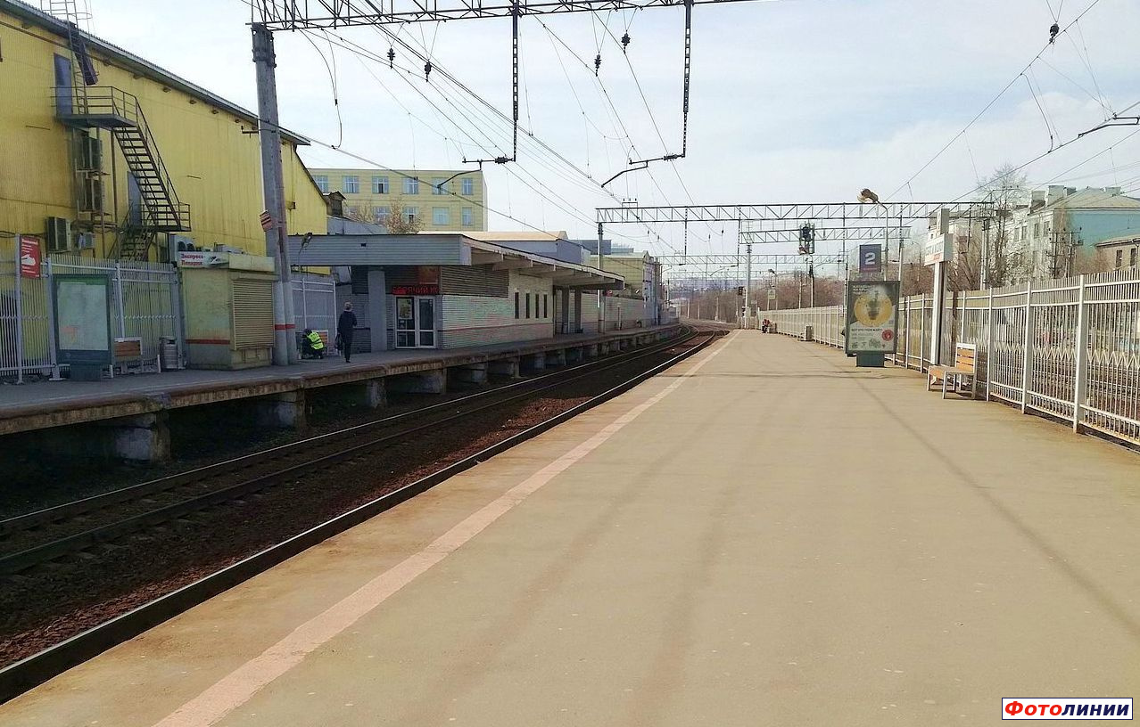 Западный павильон на первой платформе, вид со второй платформы в сторону Курского вокзала