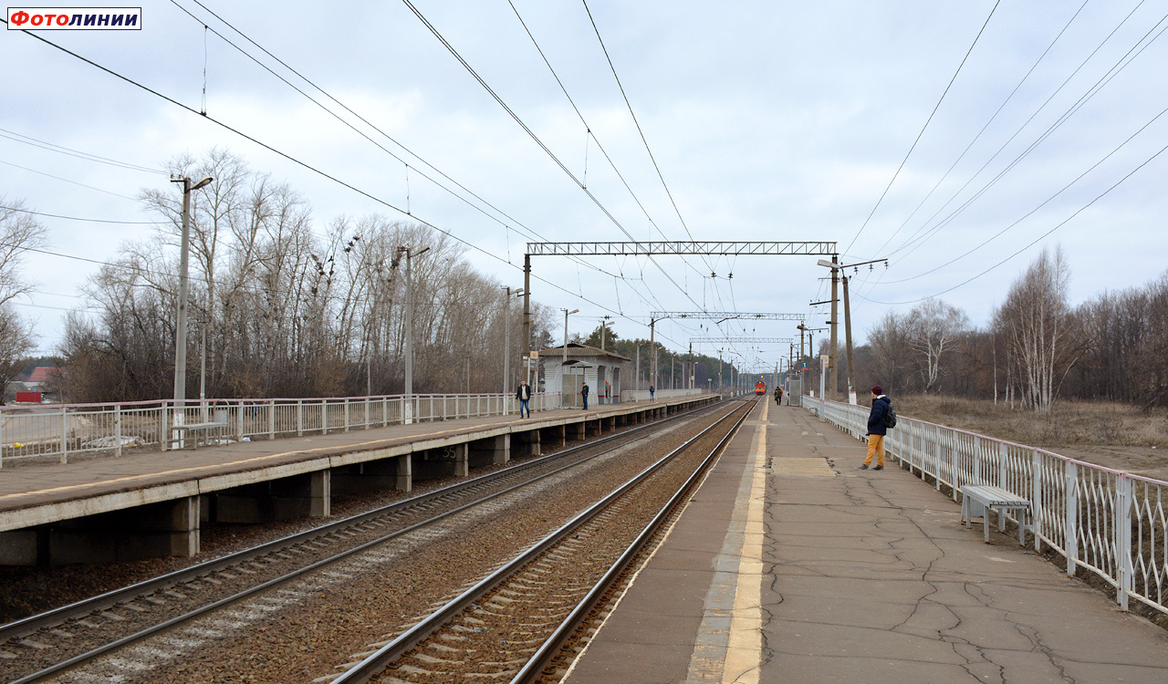 Вид с платформы № 1 в сторону Москвы