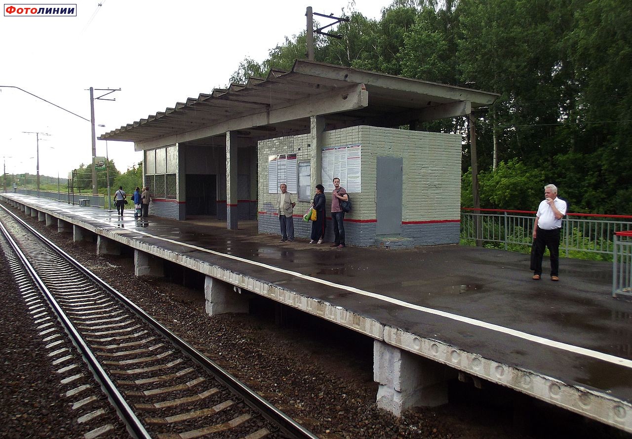 Пассажирский павильон на первой платформе, вид в сторону Люберец