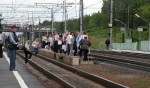 о.п. Лагерный: Пассажиры на платформе № 2 в ожидании электропоезда на Москву