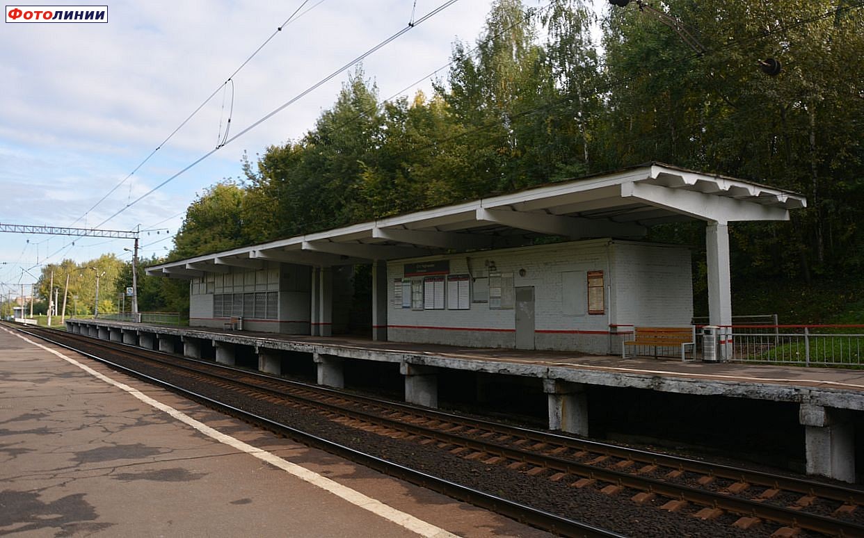 Пассажирский павильон на второй платформе, вид в сторону ст. Коломенское