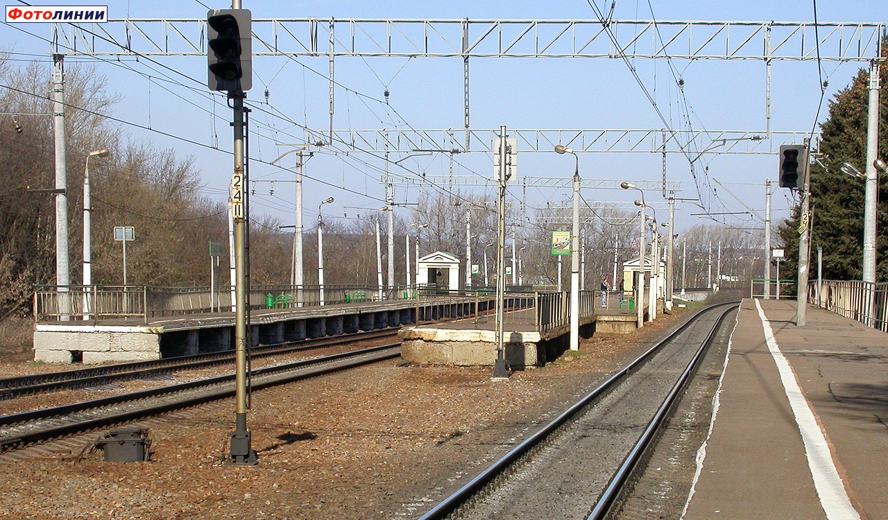 Вид с платформы № 3 в сторону Москвы