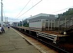 станция Домодедово: Турникетный павильон на третьей платформе, вид со второй платформы в чётном направлении